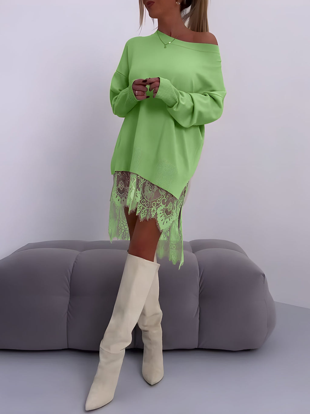 Cindy™ | Trendy Sweatshirt With Lace - Mid Length