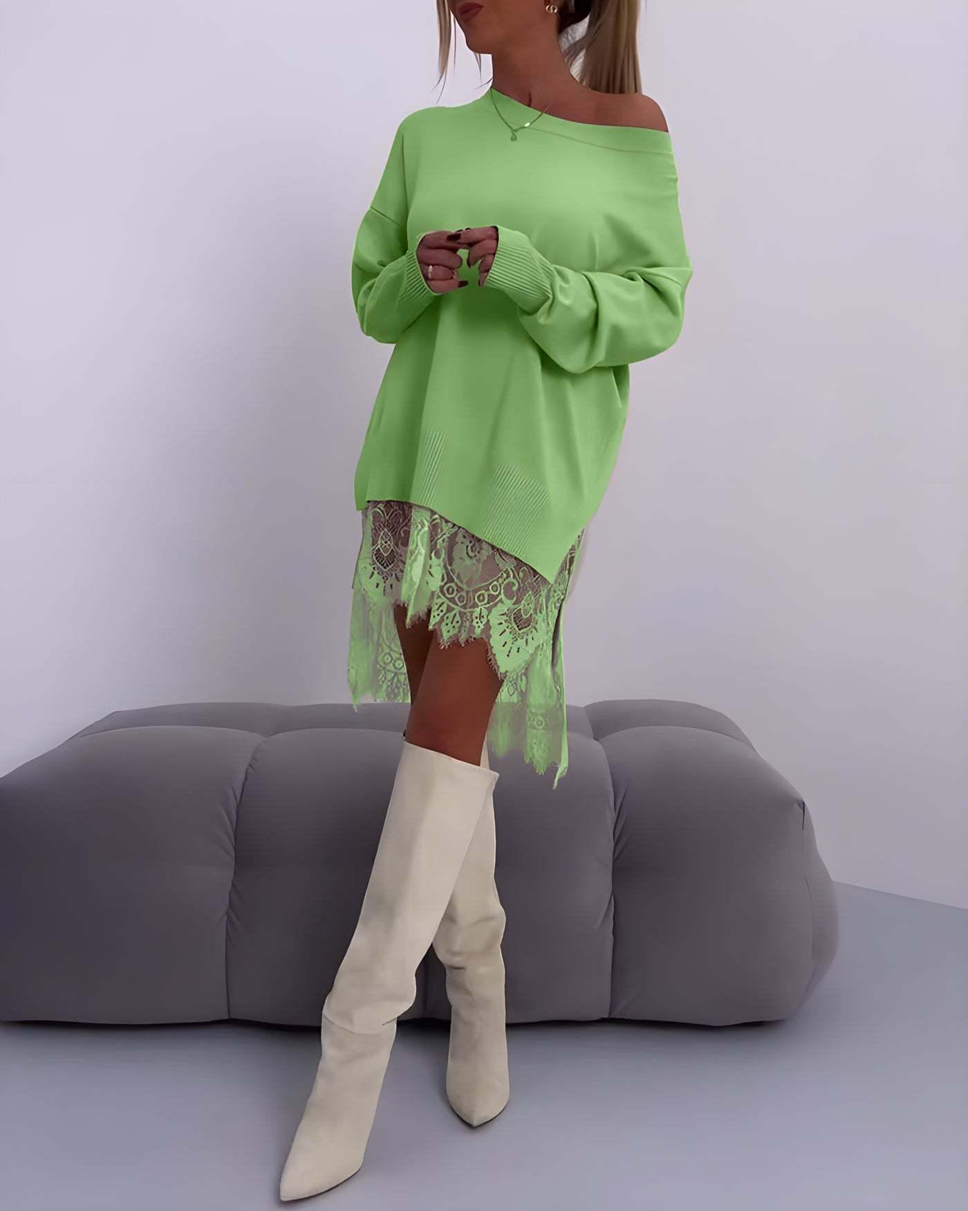 Cindy™ | Trendy Sweatshirt With Lace - Mid Length