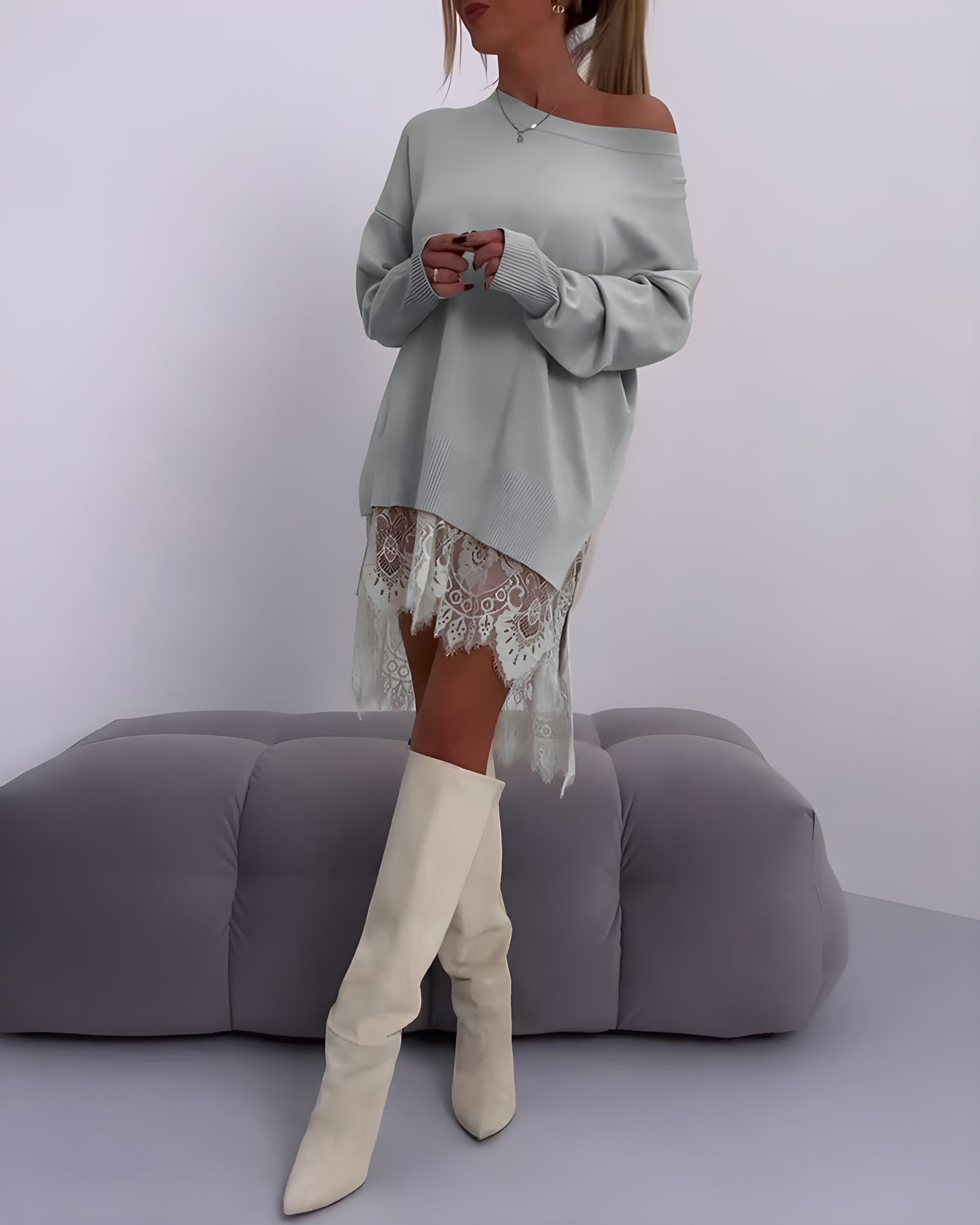 Cindy™ | Trendy Sweatshirt With Lace - Mid Length