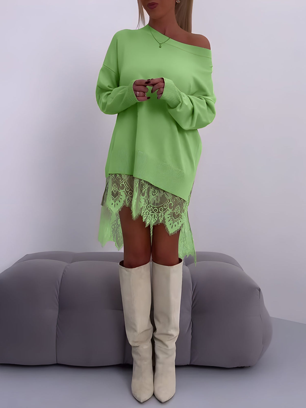 Cindy™ | Trendy Sweatshirt With Lace - Mid Length