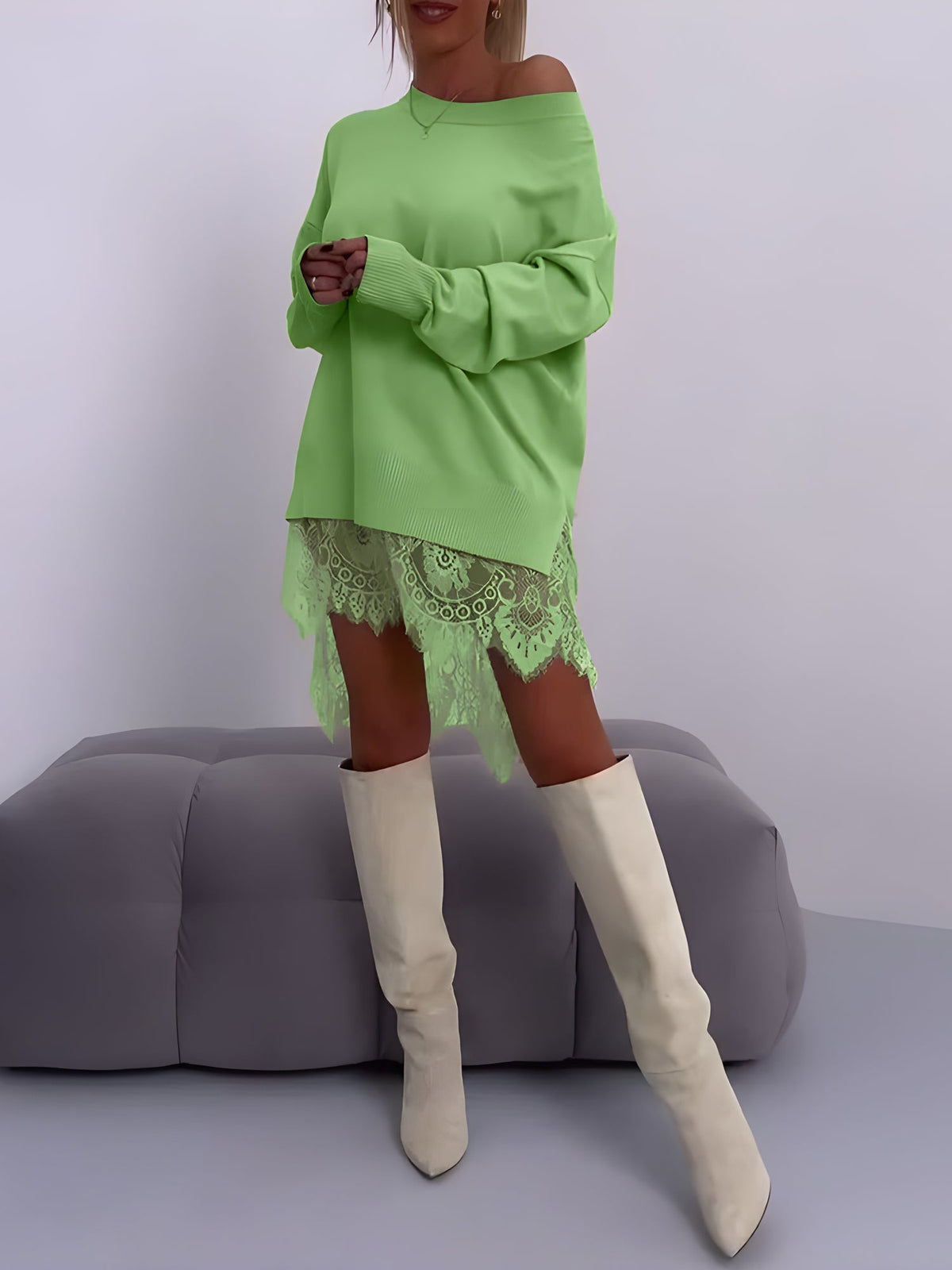 Cindy™ | Trendy Sweatshirt With Lace - Mid Length