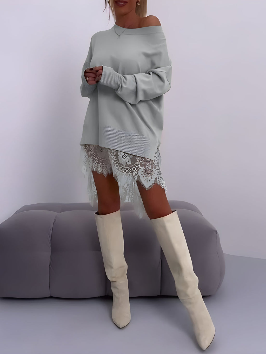 Cindy™ | Trendy Sweatshirt With Lace - Mid Length