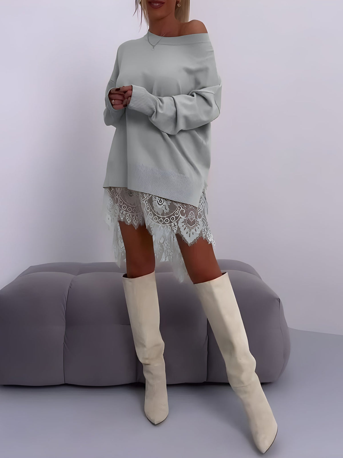 Cindy™ | Trendy Sweatshirt With Lace - Mid Length
