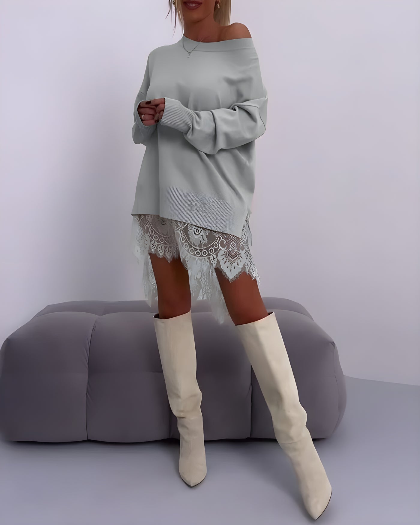 Cindy™ | Trendy Sweatshirt With Lace - Mid Length