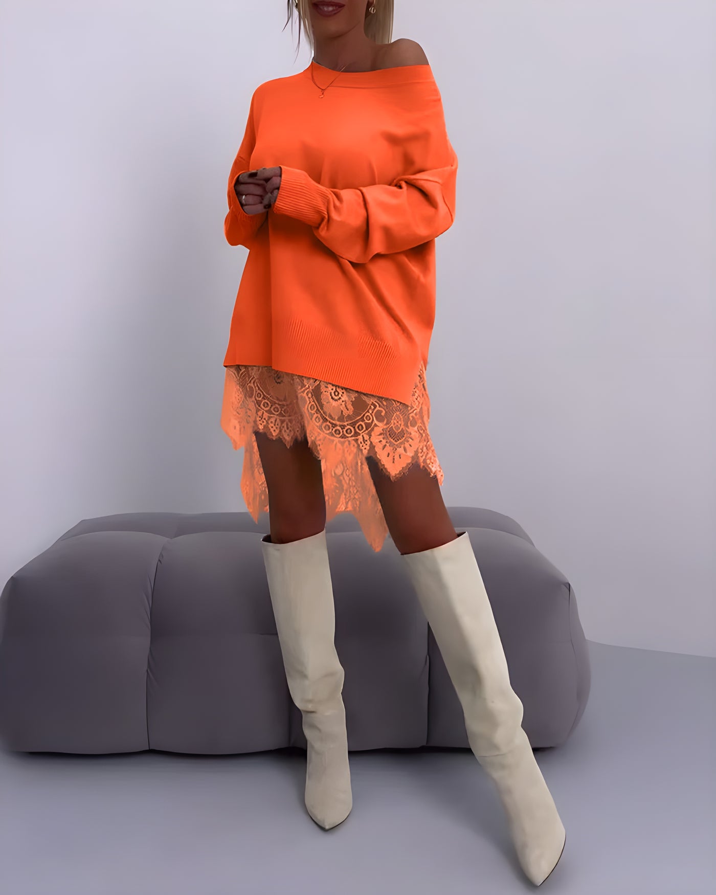 Cindy™ | Trendy Sweatshirt With Lace - Mid Length
