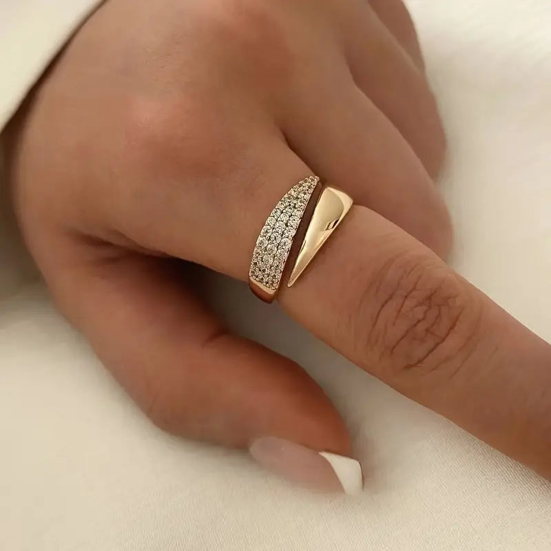 Cleo - Elegant Designer Ring